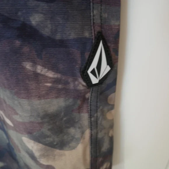 Volcom Mens Lido Solid Mod 20 / Modtech Camo Boardshorts NWT~